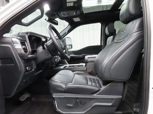 Used 2025 Ford F250 Platinum image 9