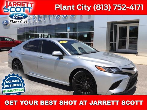 Used 2018 Toyota Camry SE image 1
