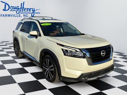 Used 2024 Nissan Pathfinder Platinum image 7