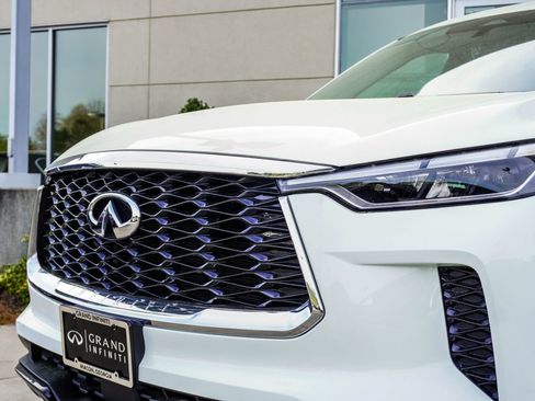 Used 2023 INFINITI QX60 Pure FWD image 2