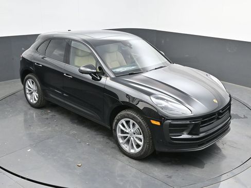 New 2025 Porsche Macan AWD/4WD image 35