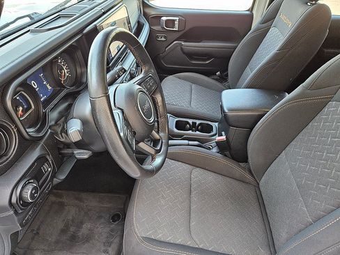 Used 2024 Jeep Gladiator Mojave w/ Safety Group AWD/4WD image 9