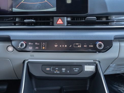 New 2026 Kia Carnival EX FWD image 16