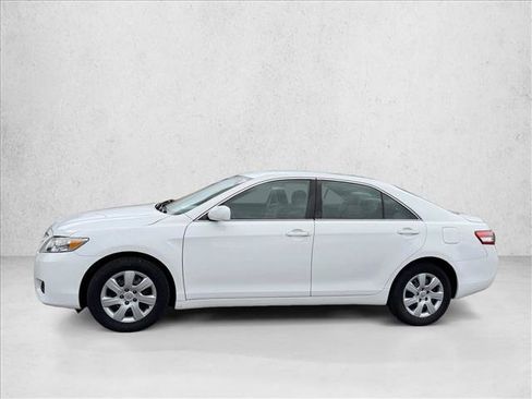 Used 2011 Toyota Camry LE FWD image 4