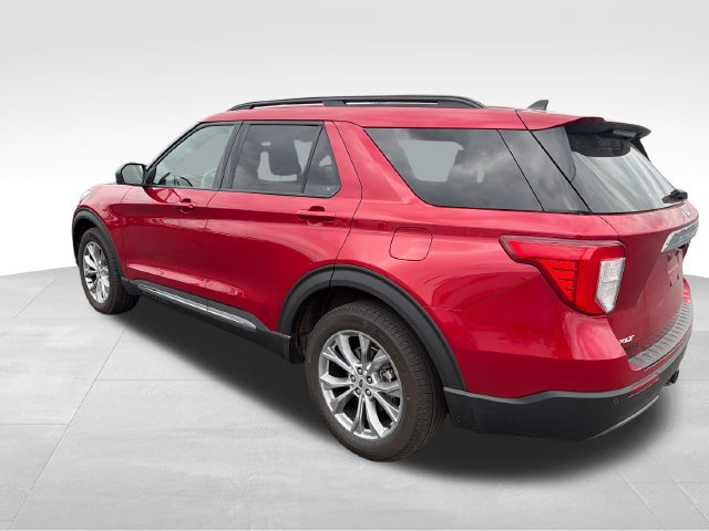 Used 2023 Ford Explorer XLT w/ Equipment Group 202A AWD/4WD image 3