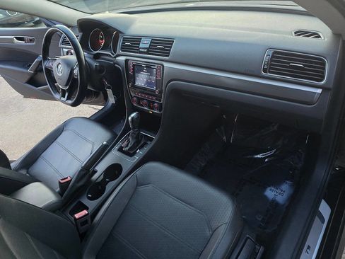 Used 2018 Volkswagen Passat 2.0T R-Line image 21