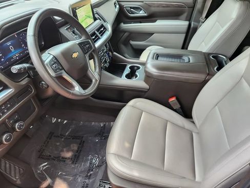 Used 2024 Chevrolet Tahoe LT w/ Luxury Package RWD image 4