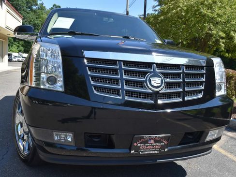 Used 2011 Cadillac Escalade Premium AWD/4WD image 53