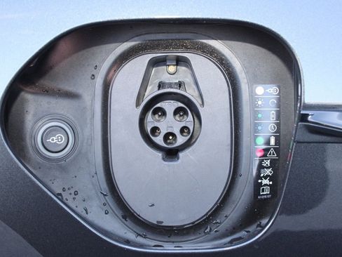 Used 2023 Porsche Taycan image 39