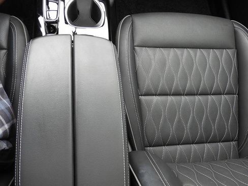 Used 2022 Buick Envision Avenir w/ Technology Package II image 42