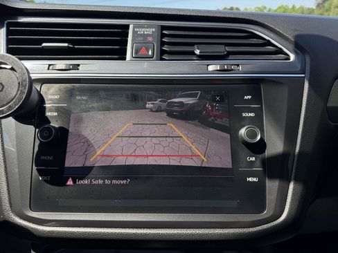 Used 2020 Volkswagen Tiguan SE FWD image 21
