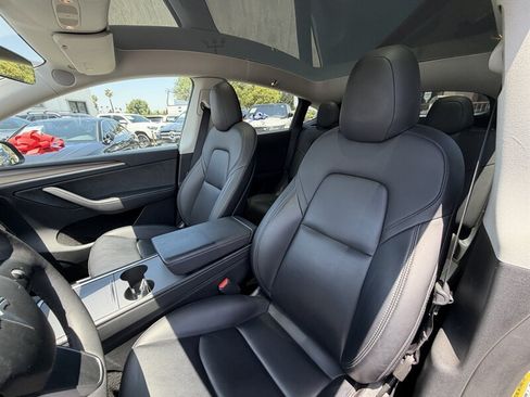 Used 2022 Tesla Model Y Long Range AWD/4WD image 11