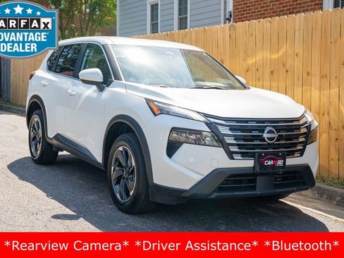 Used 2024 Nissan Rogue SV image 3