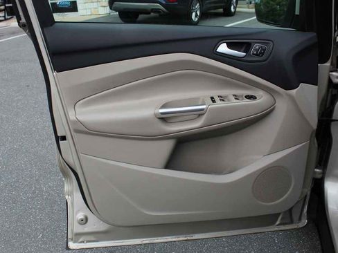 Used 2017 Ford Escape Titanium FWD image 11
