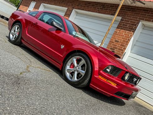Used 2009 Ford Mustang GT RWD image 26