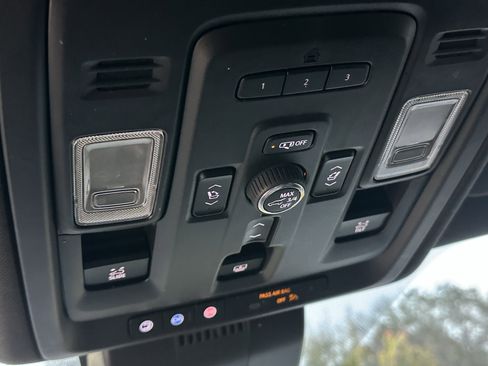 Used 2023 GMC Yukon Denali w/ Denali Reserve Package image 30