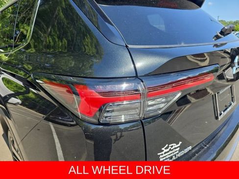 Used 2025 Mitsubishi Outlander AWD image 36