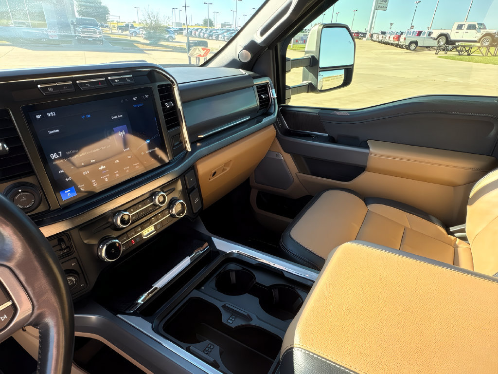 Used 2023 Ford F250 Lariat w/ Lariat Ultimate Package AWD/4WD image 11