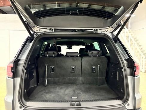 Used 2026 GMC Acadia Elevation w/ Elevation Premium Package AWD/4WD image 24