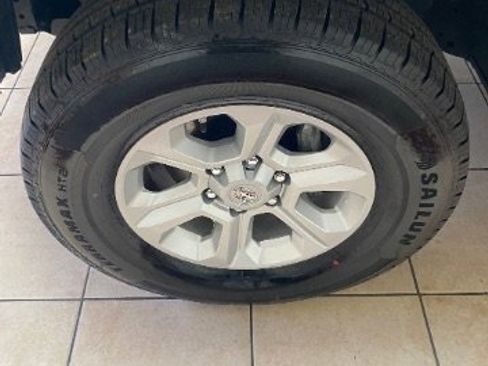 Used 2018 Toyota 4Runner SR5 Premium AWD/4WD image 24