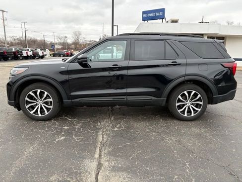 Used 2025 Ford Explorer ST-Line image 2