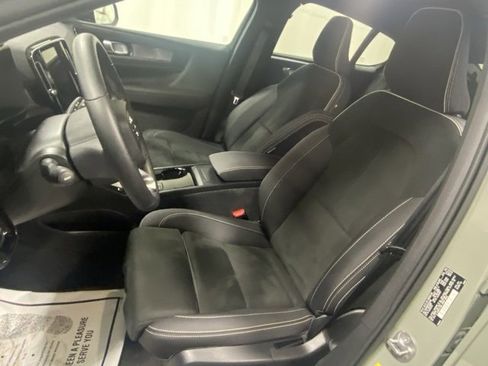 Certified 2023 Volvo C40 P8 Recharge Ultimate w/ Protection Package Premier image 10