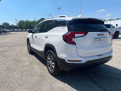 Used 2024 GMC Terrain SLT FWD image 8
