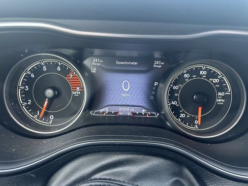 Used 2022 Jeep Cherokee Limited AWD/4WD image 26