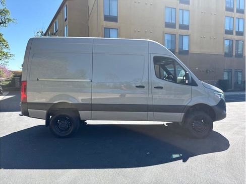 Used 2023 Mercedes-Benz Sprinter 2500 image 6