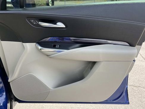 Used 2021 Cadillac XT4 Luxury w/ Cold Weather Package image 25