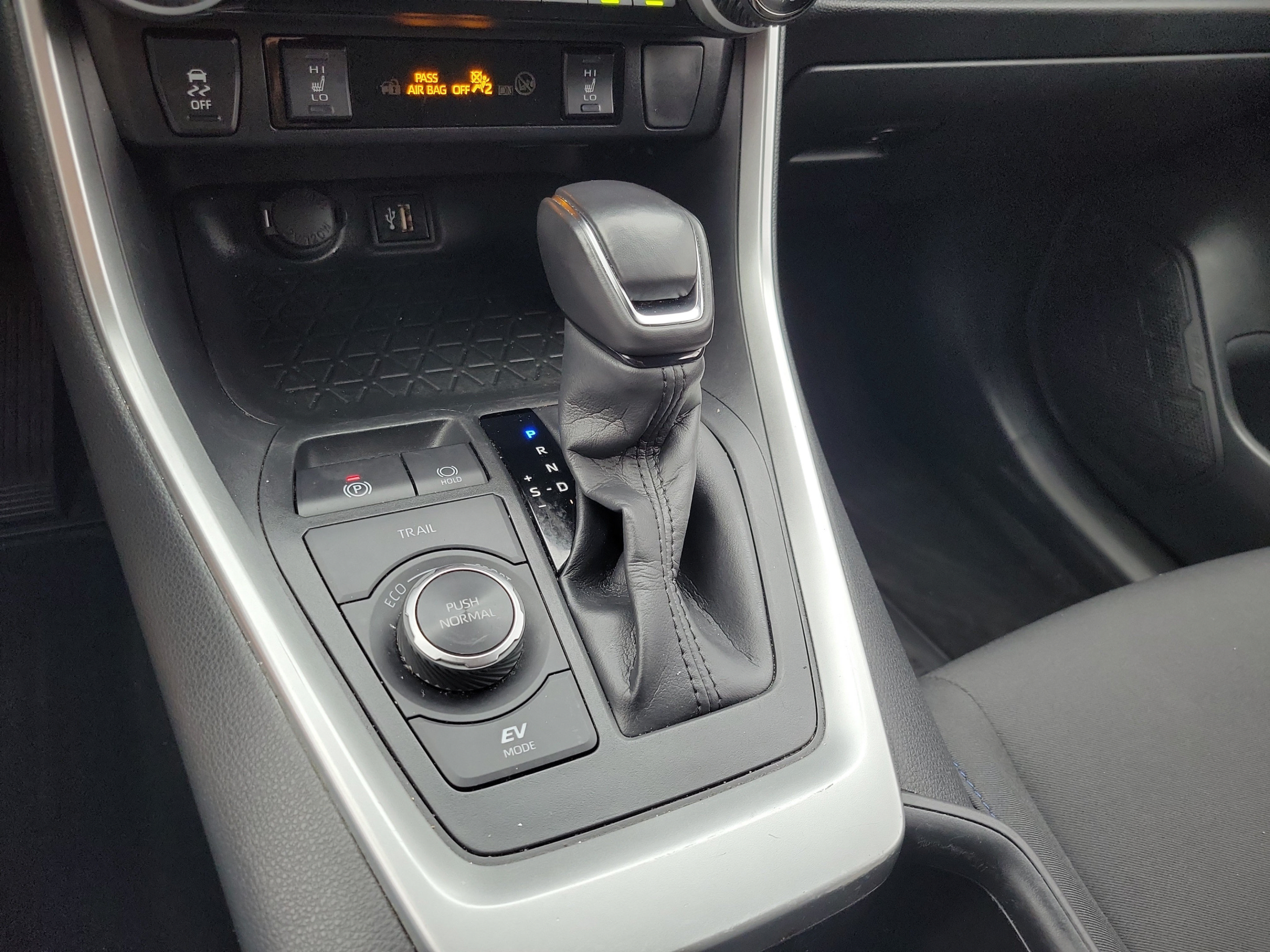 Used 2024 Toyota RAV4 SE w/ Convenience Package AWD/4WD image 19
