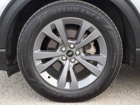 Used 2023 Ford Explorer XLT w/ Equipment Group 202A RWD image 26