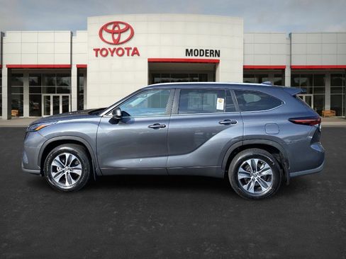 Certified 2025 Toyota Highlander XLE image 7