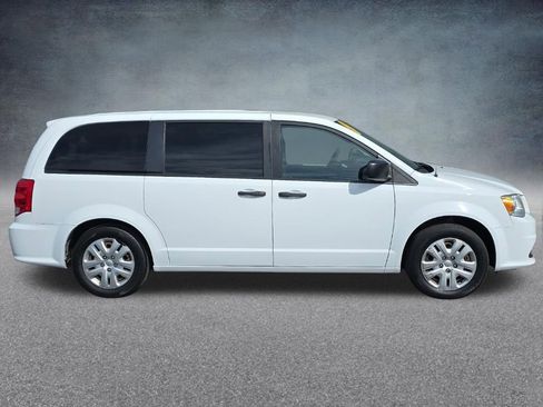 Used 2019 Dodge Grand Caravan SE w/ UConnect Hands-Free Group FWD image 5
