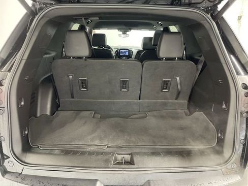 Used 2023 Chevrolet Traverse RS FWD image 25