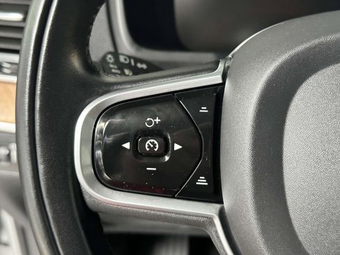 Certified 2022 Volvo XC90 T6 Momentum image 28