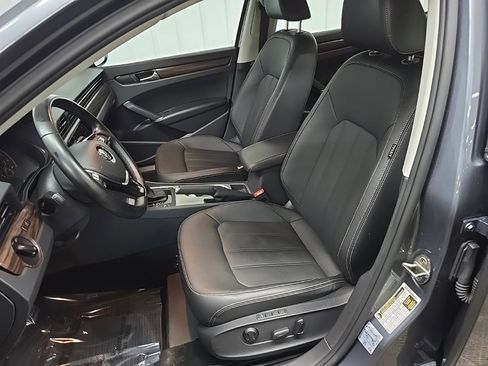 Used 2020 Volkswagen Passat 2.0T SEL image 31
