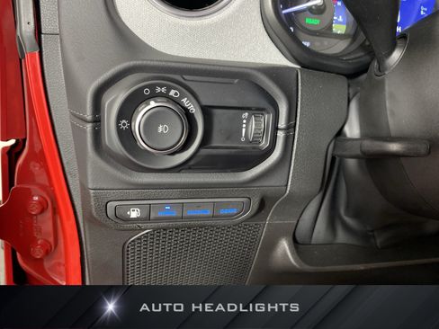 Used 2025 Jeep Wrangler Unlimited Sahara w/ Safety Group AWD/4WD image 25