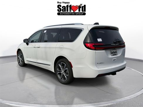 New 2026 Chrysler Pacifica Pinnacle image 6