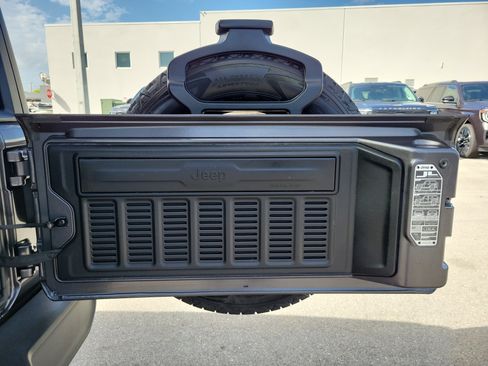 Used 2022 Jeep Wrangler Unlimited Sport AWD/4WD image 15