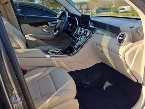 Used 2019 Mercedes-Benz GLC 300 w/ Premium Package image 11
