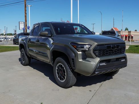 Certified 2026 Toyota Tacoma TRD Off-Road AWD/4WD image 2
