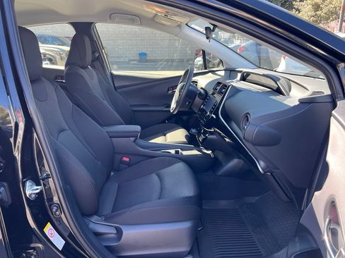 Certified 2022 Toyota Prius LE FWD image 19