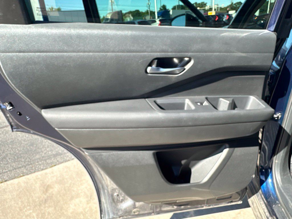 Used 2026 Nissan Pathfinder SL AWD/4WD image 28