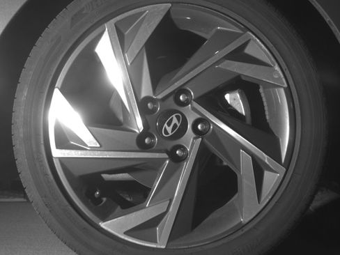 Used 2025 Hyundai Elantra Limited FWD image 13