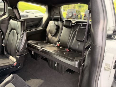 Used 2026 Chrysler Pacifica Select FWD image 16