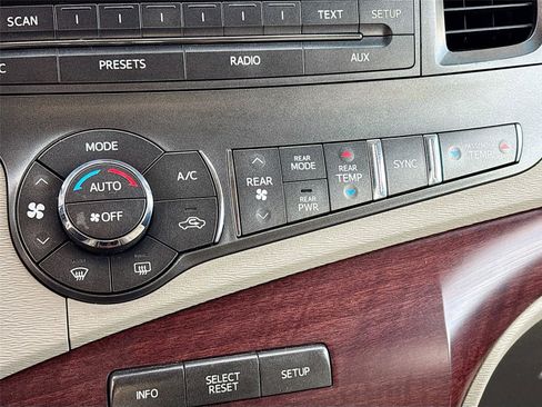 Used 2014 Toyota Sienna XLE image 15