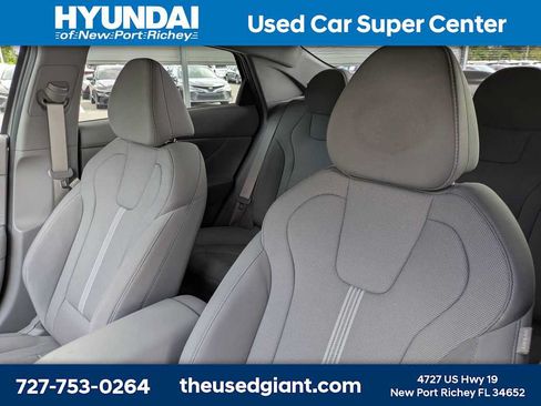Used 2023 Hyundai Elantra SE FWD image 7