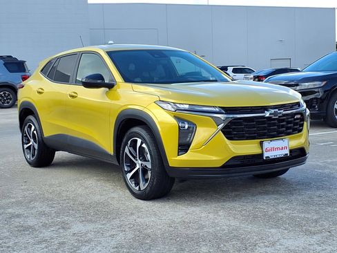 Used 2025 Chevrolet Trax RS w/ Sunroof Package image 2