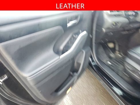 Used 2024 Toyota Highlander XLE FWD image 5